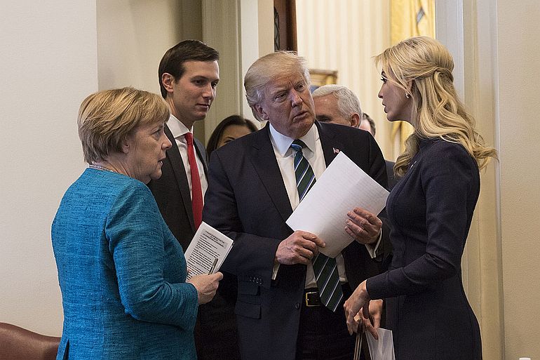 Angela Merkel, Jared_Kushner, Donald_Trump e Ivanka_Trump. Donald Trump surgiu aos olhos do mundo como um catalisador de rupturas sistémicas (foto White House)