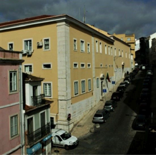 Instituto Hidrográfico, uma importante instituição nacional, instalado no antigo convento das Trinas, em Lisboa.