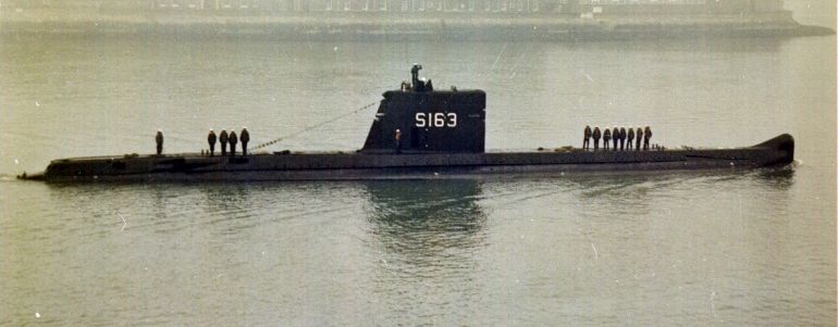 O NRP ALBACORA a entrar em Portsmounth, em 1979, durante o exercício Joint Maritime Course (imagem MP)